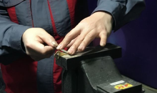 徒手配鑰匙、冰火焊鋼管&hellip;&hellip;這些航天工匠們的超群技藝令人嘆服！