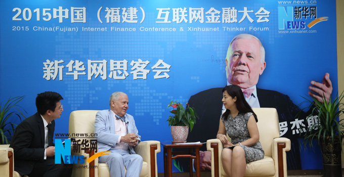 羅杰斯接受新華網(wǎng)思客專(zhuān)訪。