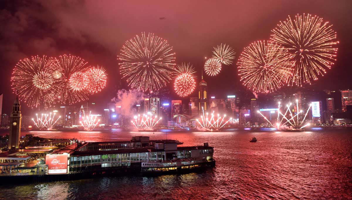香港舉行慶?；貧w20周年煙花匯演