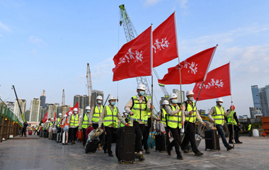 我在現(xiàn)場&middot;照片背后的故事｜援港60天，見證荒灘起方舟