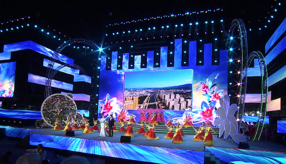 花開新時代?中國文聯電影家協(xié)會走進凌源舉辦下基層慰問演出