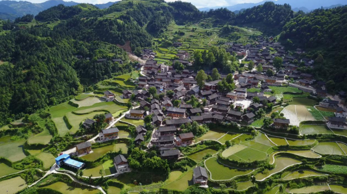 從貧困村到示范村，結(jié)對(duì)幫扶的&ldquo;龍?zhí)翗颖?rdquo;是如何煉成的