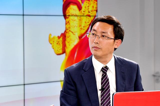 繼往是為了開來，那么開什么來？我們的未來是什么？我們現(xiàn)在站在什么歷史方位上？往哪里去走？