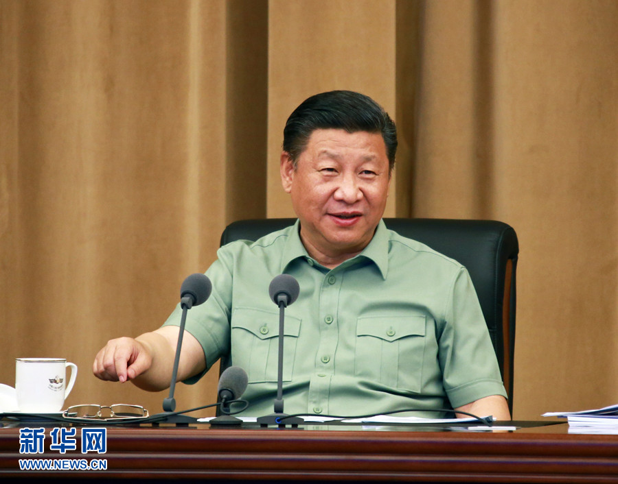 5月24日，中共中央總書記、國家主席、中央軍委主席習近平視察海軍機關，親切接見海軍第十二次黨代會全體代表和海軍機關正師職以上領導干部。這是習近平聽取海軍工作匯報后發(fā)表重要講話。 新華社記者 查春明 攝 