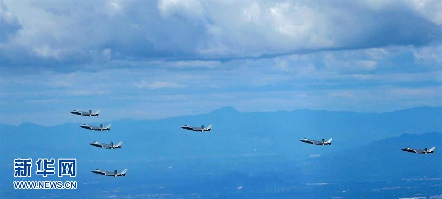(圖文互動)空軍發(fā)布勵志宣傳片首次展現(xiàn)殲-20戰(zhàn)機7機同框