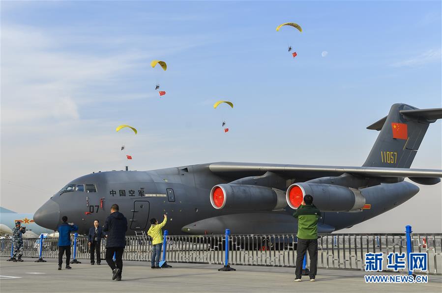 (社會(huì))(6)慶祝人民空軍成立70周年航空開放活動(dòng)迎來(lái)首個(gè)公眾日