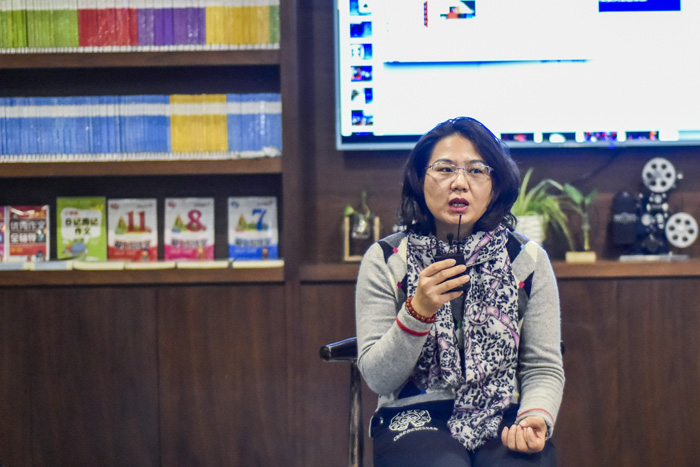 王煥：唐卡現(xiàn)在發(fā)展得很好。一個(gè)是國家非遺政策的保護(hù)，第二唐卡技藝本身很精良，做唐卡的這些藝人始終保有著工匠精神，做出來的東西令人稱贊，它自然能慢慢傳播開來。