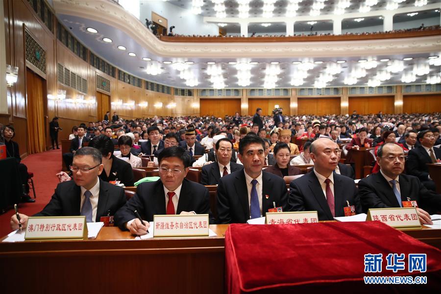 （兩會(huì)&middot;人大開(kāi)幕）（1）共聚一堂