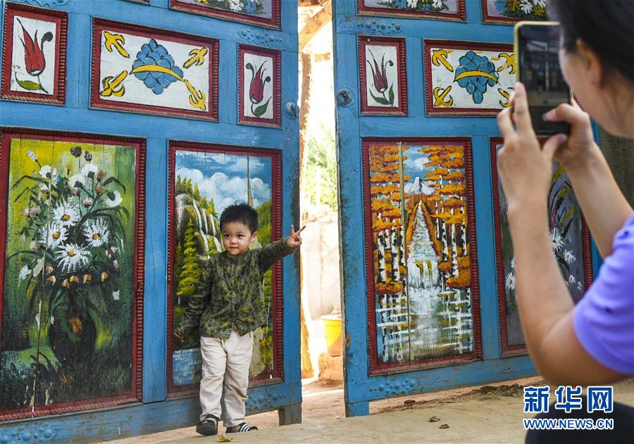 （社會）（4）新疆鄯善：美麗的&ldquo;彩門村&rdquo;