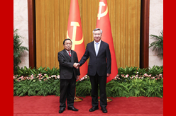 李希同老撾人革黨中央政治局委員、中央紀(jì)委書(shū)記、國(guó)家監(jiān)察總署署長(zhǎng)坎潘舉行會(huì)談