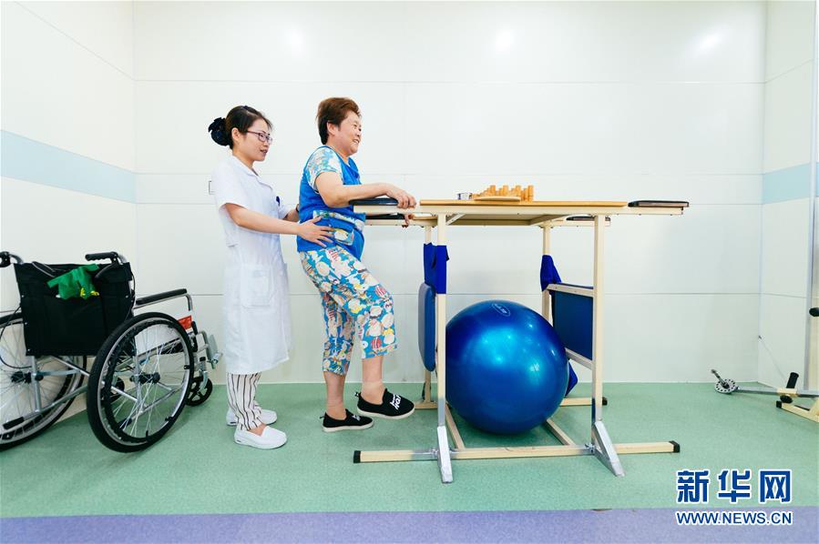 （十九大&middot;讀報(bào)告 話民生）（15）實(shí)施健康中國(guó)戰(zhàn)略