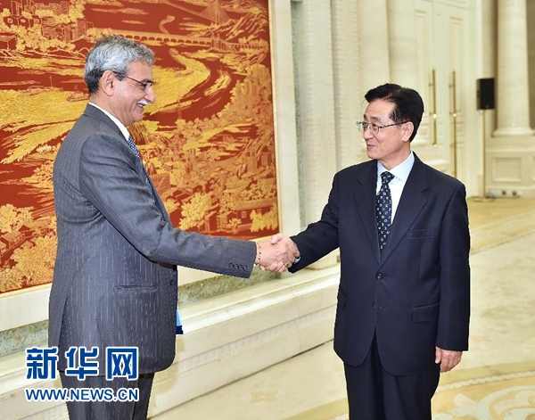 5月9日，中共中央書(shū)記處書(shū)記、中央紀(jì)委副書(shū)記趙洪祝在北京會(huì)見(jiàn)印度中央監(jiān)察委員會(huì)主席喬杜里。 新華社記者 李濤 攝