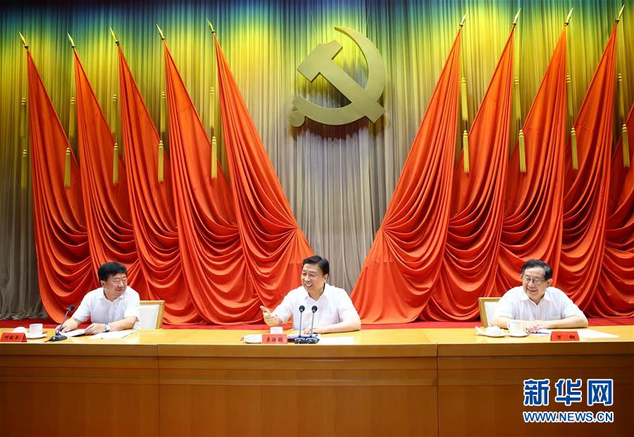 7月22日，中國(guó)科協(xié)和中央黨校聯(lián)合舉辦的科技領(lǐng)軍人才專題研修班在北京結(jié)業(yè)，中共中央政治局委員、國(guó)家副主席李源潮出席結(jié)業(yè)式并講話。新華社記者丁海濤攝