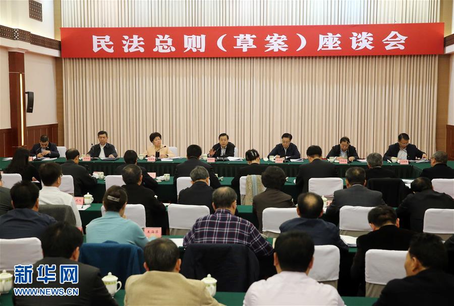 這是11月23日，張德江在成都主持召開座談會(huì)，11個(gè)?。▍^(qū)、市）人大常委會(huì)負(fù)責(zé)同志、部分全國(guó)人大代表、法律工作者及專家學(xué)者參加會(huì)議。新華社記者 劉衛(wèi)兵 攝 