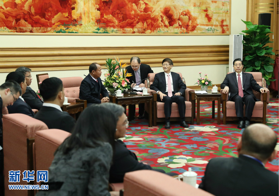 12月27日，中共中央政治局委員、中央政法委書(shū)記孟建柱在北京集體會(huì)見(jiàn)出席湄公河流域執(zhí)法安全合作機(jī)制成立五周年部長(zhǎng)級(jí)會(huì)議的各國(guó)代表團(tuán)團(tuán)長(zhǎng)。新華社記者 王曄 攝 