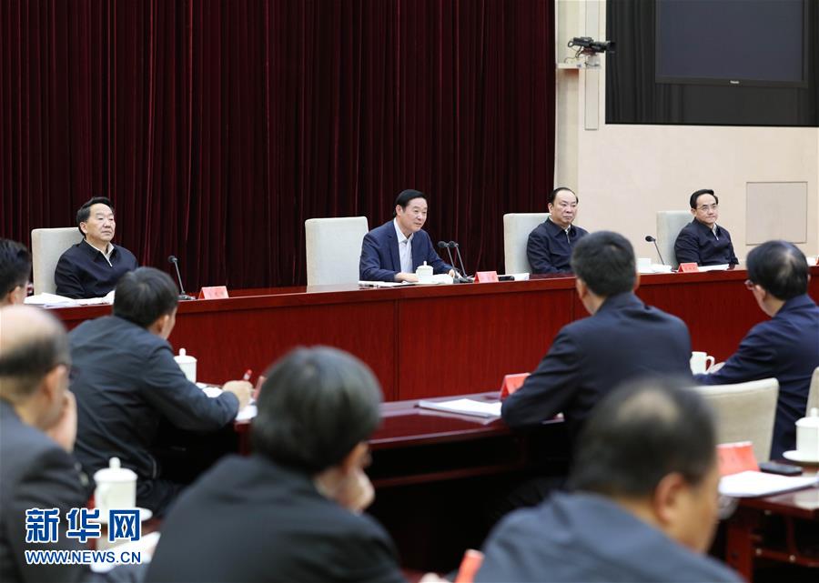  2月17日，在習(xí)近平總書記主持召開黨的新聞輿論工作座談會(huì)并發(fā)表重要講話一周年之際，中宣部在北京召開2017年新聞戰(zhàn)線&ldquo;新春走基層&rdquo;活動(dòng)座談會(huì)。中共中央政治局委員、中央書記處書記、中宣部部長劉奇葆出席會(huì)議并講話。新華社記者 王曄 攝
