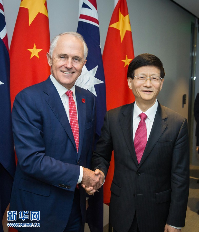 4月21日，正在澳大利亞訪(fǎng)問(wèn)的中共中央政治局委員、中央政法委書(shū)記孟建柱（右）在悉尼會(huì)見(jiàn)澳總理特恩布爾。 新華社發(fā)（朱宏業(yè)攝） 