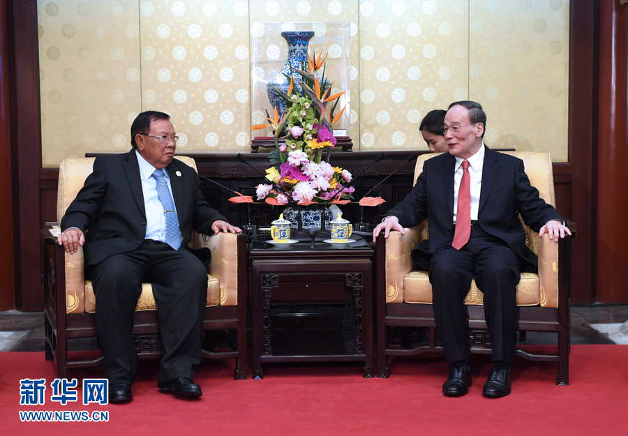 5月13日，中共中央政治局常委、中央紀(jì)委書記王岐山在北京釣魚臺(tái)國(guó)賓館會(huì)見(jiàn)老撾人民革命黨中央總書記、國(guó)家主席本揚(yáng)。 新華社記者 饒愛(ài)民攝