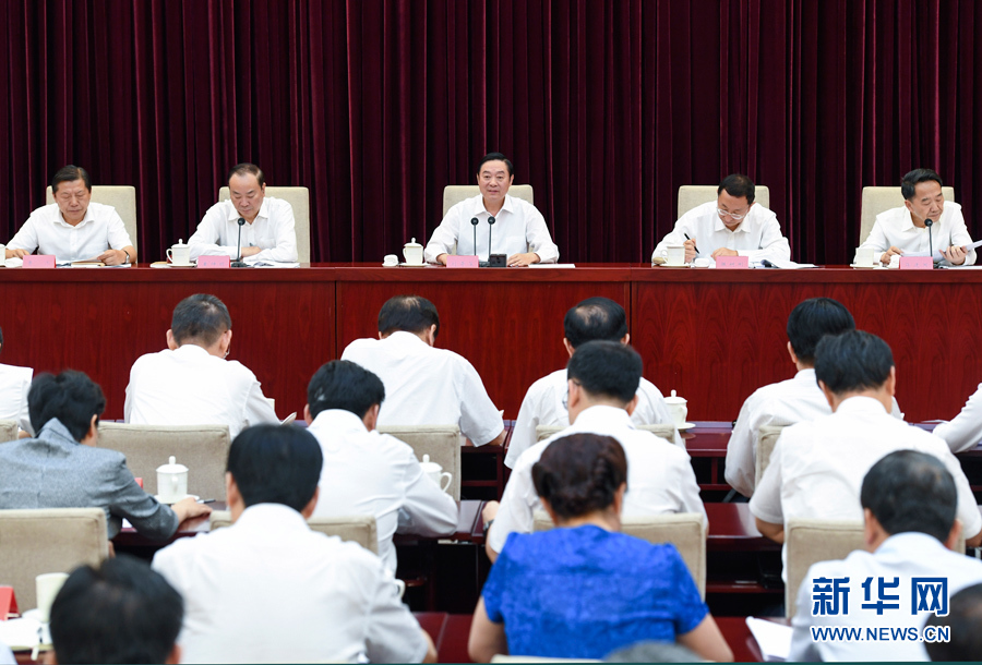 7月28日，中宣部在北京召開全國宣傳部長(zhǎng)專題工作會(huì)議，學(xué)習(xí)貫徹習(xí)近平總書記在省部級(jí)主要領(lǐng)導(dǎo)干部專題研討班上的重要講話精神。中共中央政治局委員、中央書記處書記、中宣部部長(zhǎng)劉奇葆出席會(huì)議并講話。新華社記者張領(lǐng)攝