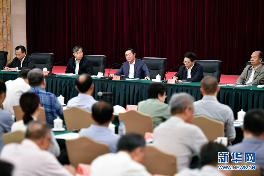 9月7日，中共中央政治局委員、中央書(shū)記處書(shū)記、中宣部部長(zhǎng)劉奇葆在北京出席全國(guó)電視劇工作座談會(huì)并講話(huà)。 新華社記者 燕雁 攝

