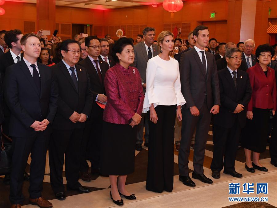 當(dāng)?shù)貢r(shí)間9月27日晚，正在華盛頓出席首輪中美社會(huì)和人文對(duì)話的國(guó)務(wù)院副總理劉延?xùn)|出席中國(guó)駐美國(guó)使館2017年國(guó)慶招待會(huì)。新華社記者殷博古攝