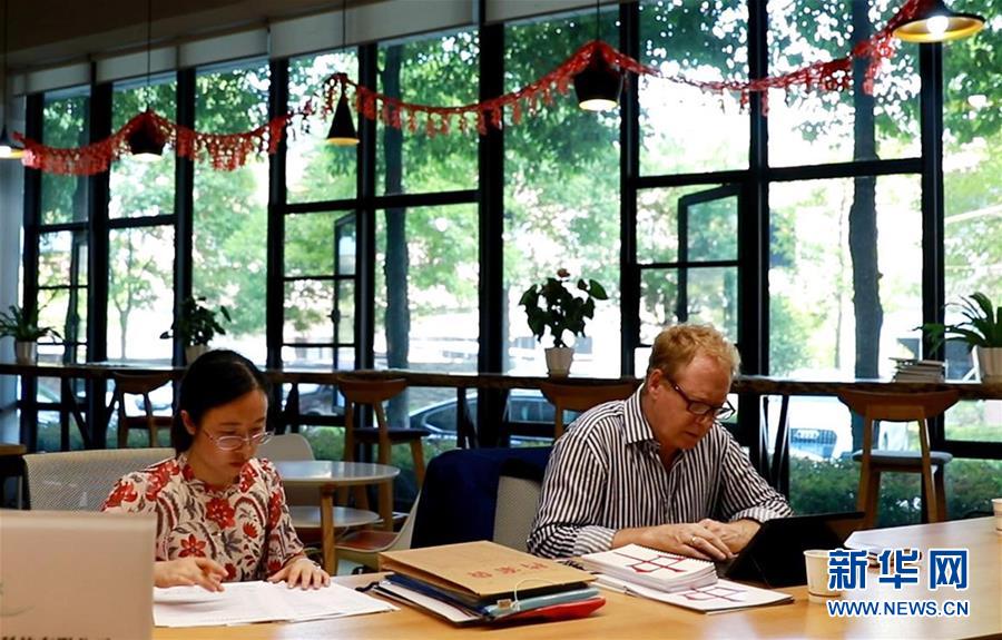 （十九大時(shí)光&middot;圖文互動(dòng)）（1）中國成就，世界矚目&mdash;&mdash;來自基層蹲點(diǎn)現(xiàn)場(chǎng)的報(bào)道