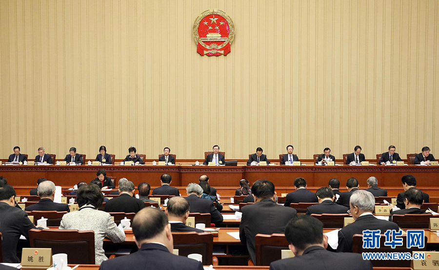 12月23日，十二屆全國人大常委會(huì)第三十一次會(huì)議在北京人民大會(huì)堂舉行第二次全體會(huì)議。張德江委員長出席。 新華社記者劉衛(wèi)兵攝