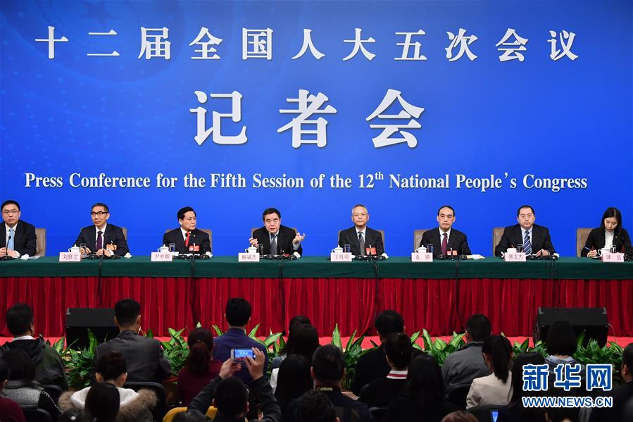 （兩會(huì)）（1）全國(guó)人大教科文衛(wèi)委主任委員柳斌杰等就&ldquo;人大監(jiān)督工作&rdquo;答記者問(wèn)