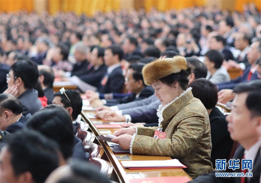 （兩會(huì)&middot;人大閉幕）（2）十二屆全國人大五次會(huì)議在北京閉幕