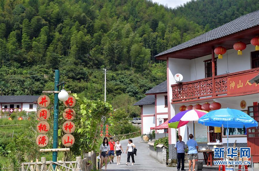 （新華全媒頭條&middot;圖文互動(dòng)）（5）開啟新征程　譜寫新史詩&mdash;&mdash;以習(xí)近平同志為核心的黨中央引領(lǐng)中國特色社會主義進(jìn)入新時(shí)代