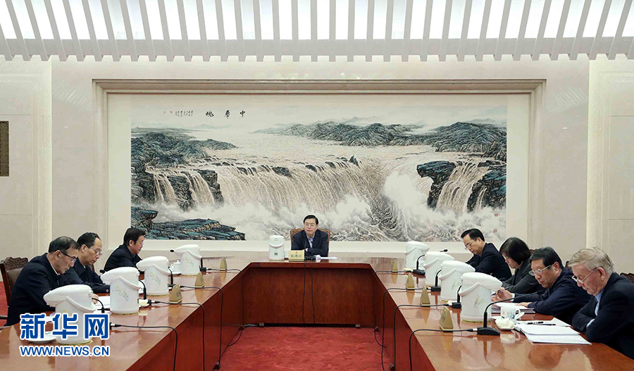 1月16日，中共十二屆全國人大常委會黨組在北京召開會議，認(rèn)真學(xué)習(xí)領(lǐng)會習(xí)近平總書記在十九屆中央紀(jì)委二次全會上的重要講話和全會精神，研究部署貫徹落實(shí)工作。全國人大常委會委員長、常委會黨組書記張德江主持會議并講話。新華社記者 劉衛(wèi)兵 攝