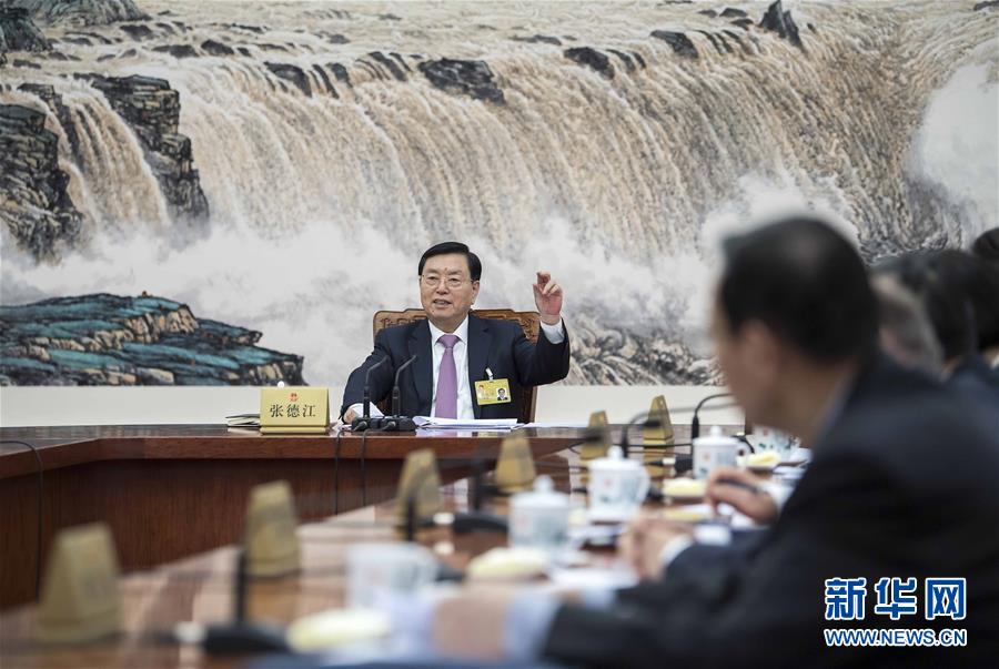 1月29日，十二屆全國(guó)人大常委會(huì)第一百零九次委員長(zhǎng)會(huì)議在北京人民大會(huì)堂舉行，張德江委員長(zhǎng)主持會(huì)議。 新華社記者 李濤 攝