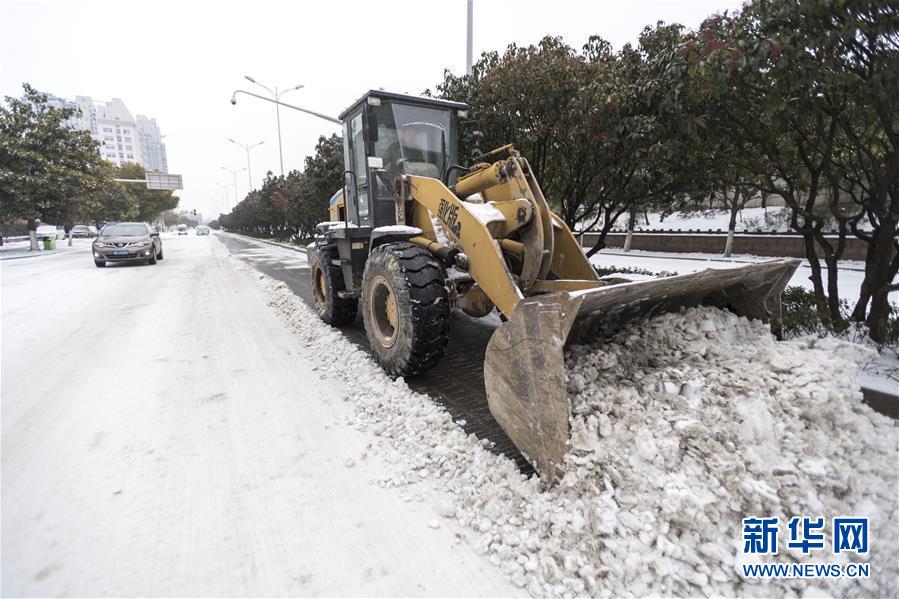 （新華全媒頭條）（9）雨雪冰凍中，他們奮力前行&mdash;&mdash;基層黨員干群抗擊冰雪災(zāi)害紀(jì)實