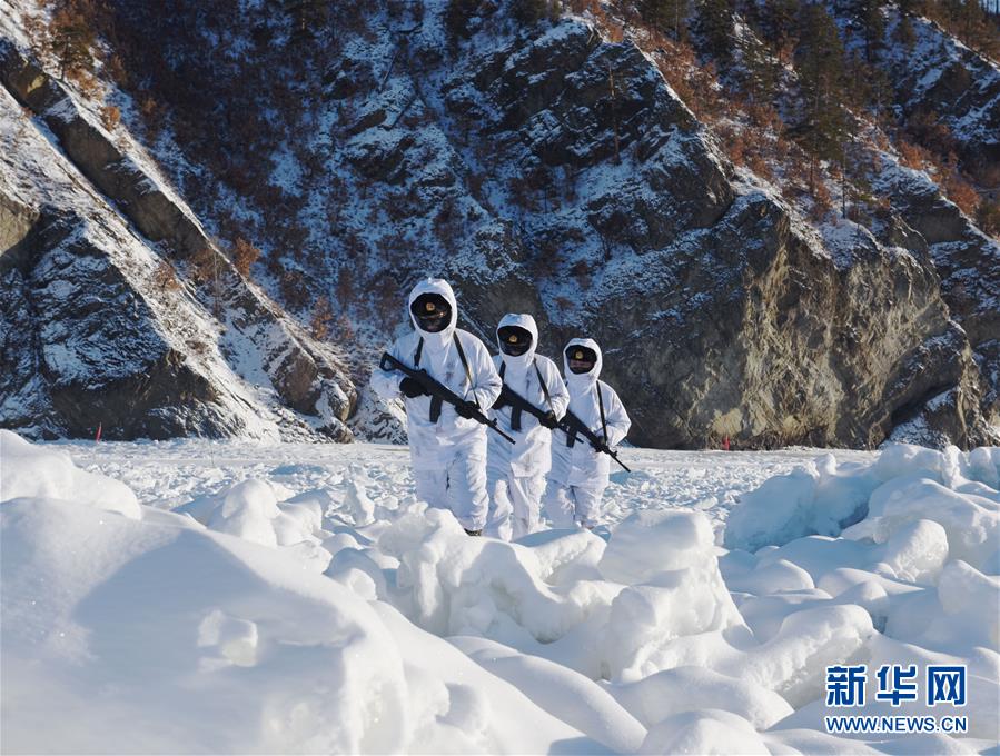 #（社會）（1）堅守在嚴冬&mdash;&mdash;黑龍江塔河邊防官兵極寒天氣徒步巡邊