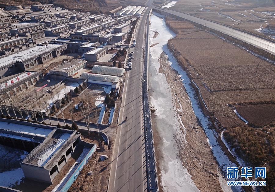 （圖文互動&middot;新華全媒頭條）（5）讓農(nóng)民致富奔小康的道路越走越寬廣&mdash;&mdash;黨的十八大以來以習(xí)近平同志為核心的黨中央關(guān)心農(nóng)村公路發(fā)展紀實