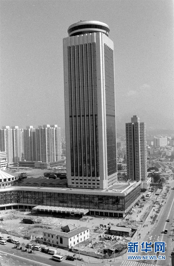 （新華全媒頭條&middot;壯闊東方潮　奮進(jìn)新時(shí)代&mdash;&mdash;慶祝改革開放40年&middot;圖文互動(dòng)）（5）從追趕時(shí)代到引領(lǐng)時(shí)代&mdash;&mdash;從深圳發(fā)展奇跡看中國改革開放40年 