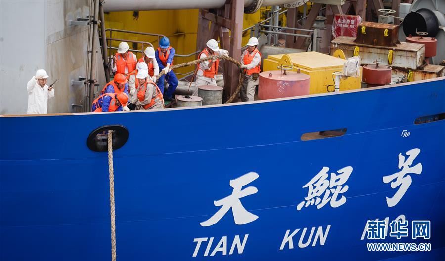 （經(jīng)濟）（5）中國自主設計建造重型挖泥船&ldquo;天鯤號&rdquo;出港海試 