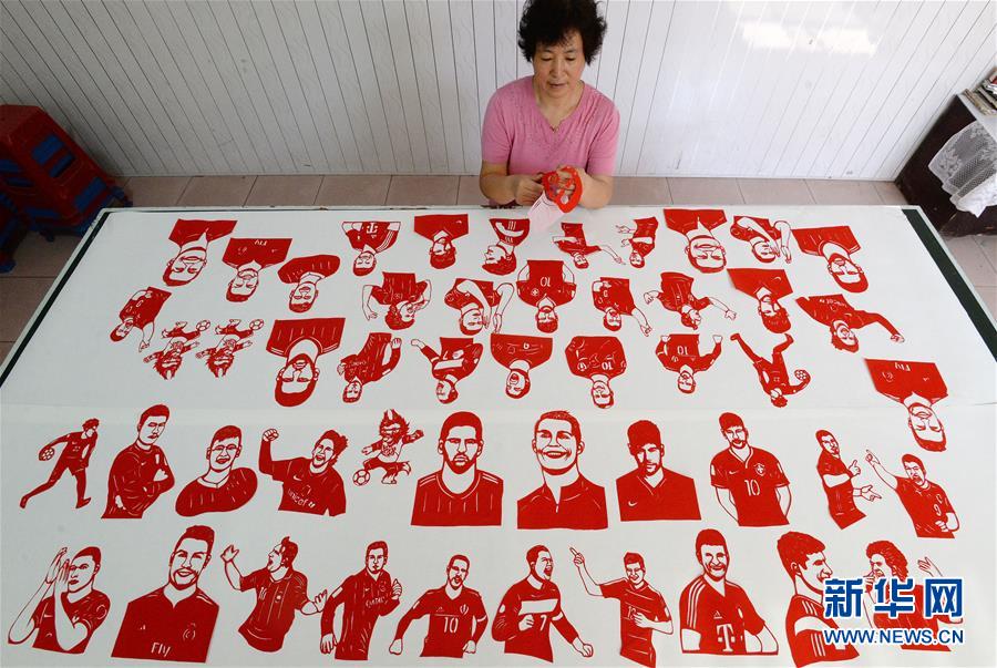 #（社會）（3）巧手剪出&ldquo;世界杯&rdquo;