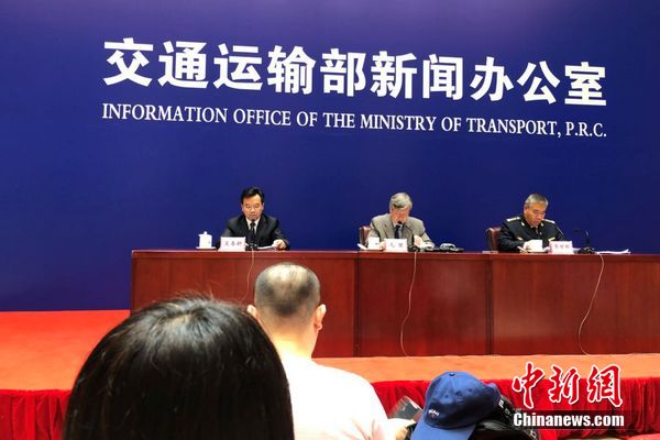 交通運輸部6月份例行新聞發(fā)布會現(xiàn)場。 程春雨 攝