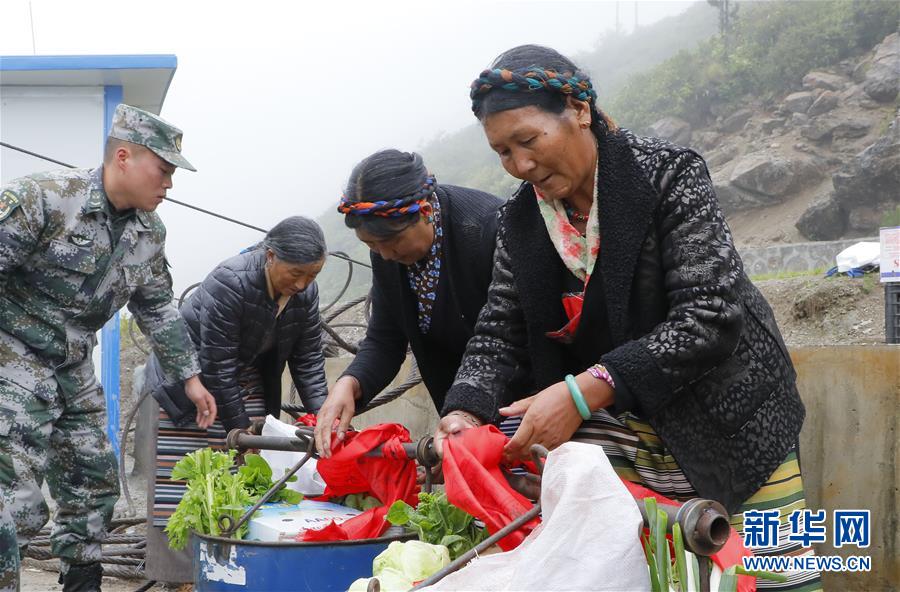 （圖文互動）（5）特寫：&ldquo;八一&rdquo;禮物，飛向云端哨所
