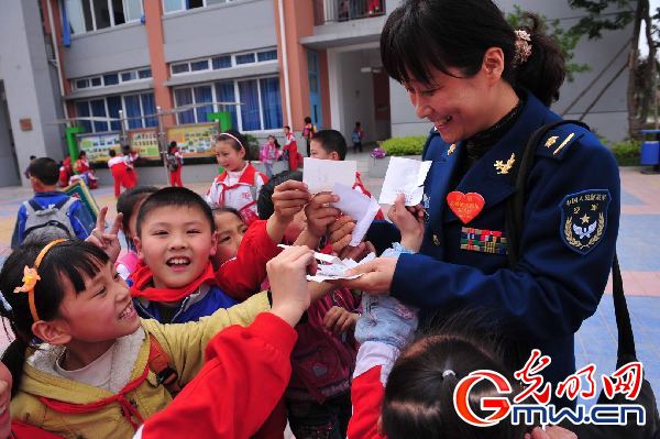 【我和軍隊(duì)的不解之緣】&ldquo;先是軍人，才是媽媽&rdquo;