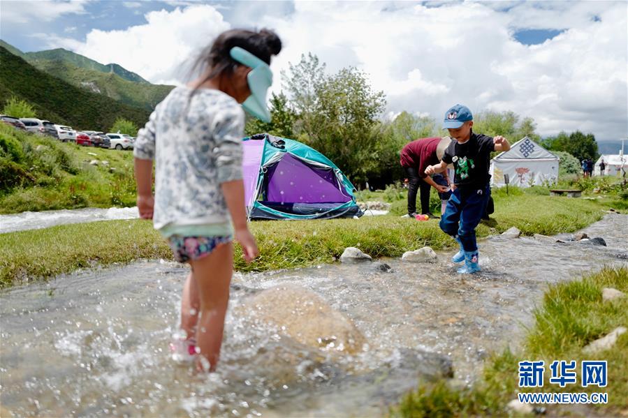 （社會(huì)）（5）夏日&ldquo;過林卡&rdquo; 親近大自然