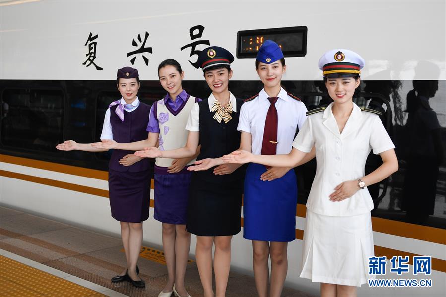 （社會(huì)）（4）杭州&ldquo;西子號(hào)&rdquo; 熱情服務(wù)旅客30載