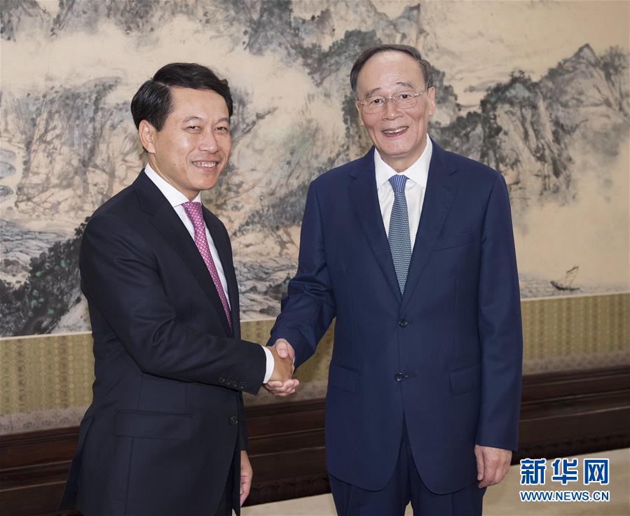 （時(shí)政）王岐山會見老撾外長沙倫賽