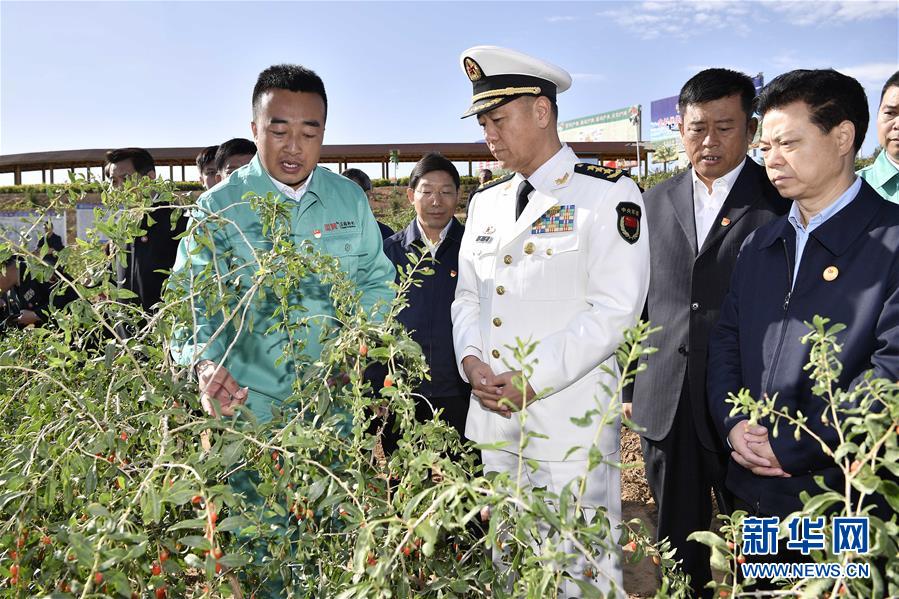 (時政)苗華率中央代表團五分團在中衛(wèi)看望慰問各族各界干部群眾