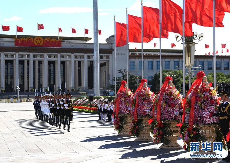（新華全媒頭條&middot;圖文互動）（3）致敬英烈 捍衛(wèi)榮光&mdash;&mdash;寫在英雄烈士保護法實施后首個烈士紀(jì)念日