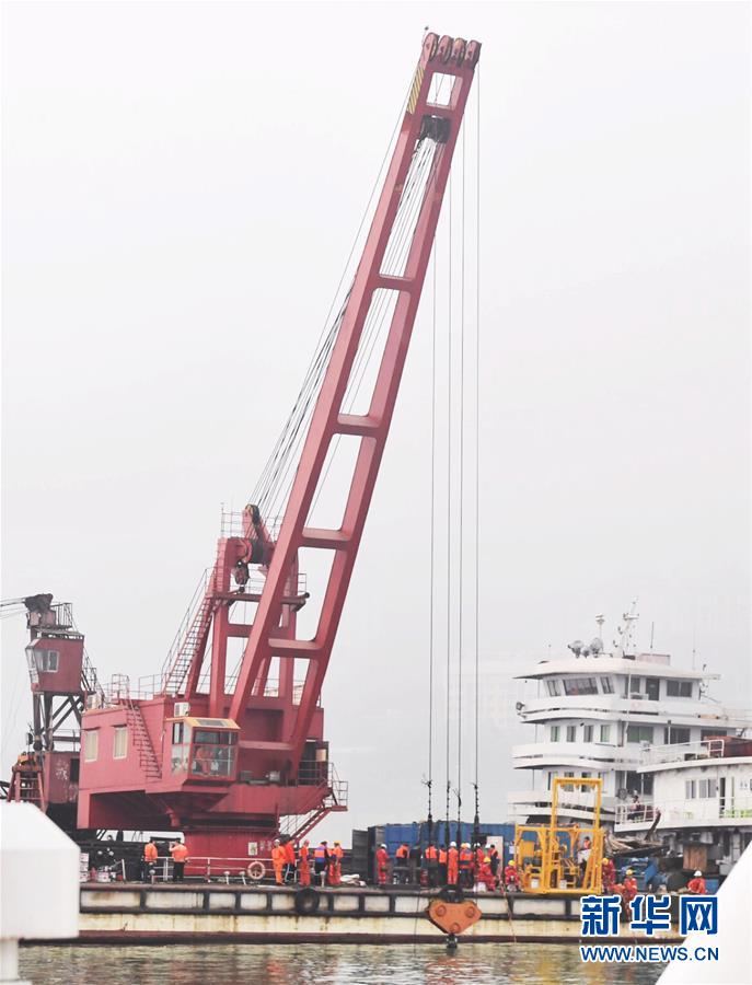 （重慶公交車墜江事故&middot;后續(xù)）（1）重慶萬(wàn)州墜江公交車按計(jì)劃今晚將被打撈出水