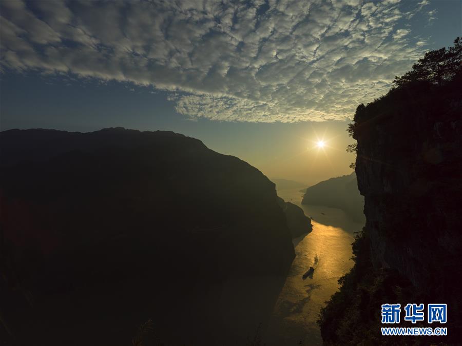 (百城百縣百企調(diào)研行·圖文互動)(5)建設(shè)長江綠色走廊再譜新章——長江三峽集團(tuán)發(fā)展紀(jì)實