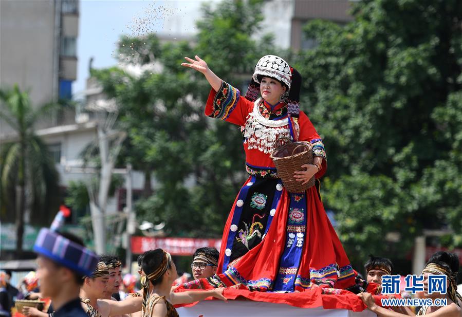 （輝煌60年&middot;壯美新廣西&middot;圖文互動(dòng)）（3）和睦相處一家親 攜手并進(jìn)謀發(fā)展&mdash;&mdash;廣西民族團(tuán)結(jié)發(fā)展觀察