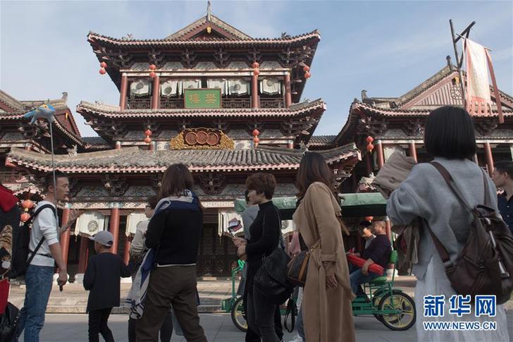 （慶祝改革開放40周年基層行&middot;鄉(xiāng)鎮(zhèn)篇&middot;圖文互動）（2）橫店40年：&ldquo;橫空出世&rdquo;光影間